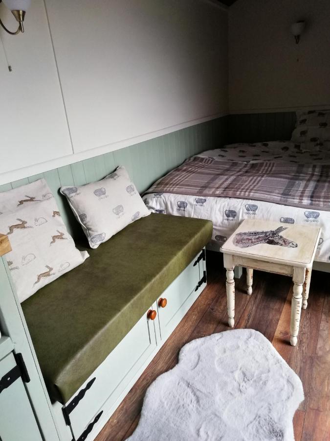 Отель Durham Donkey Rescue Shepherd'S Hut Экстерьер фото