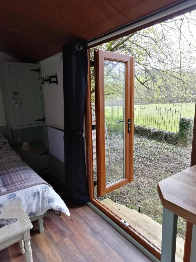 Отель Durham Donkey Rescue Shepherd'S Hut Экстерьер фото