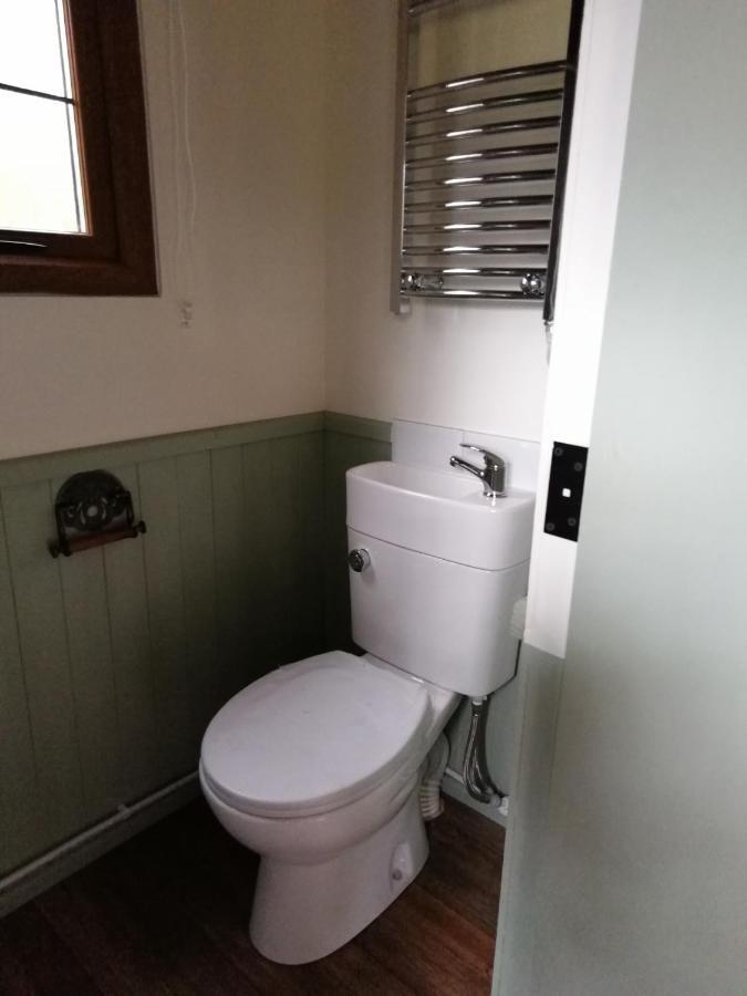 Отель Durham Donkey Rescue Shepherd'S Hut Экстерьер фото